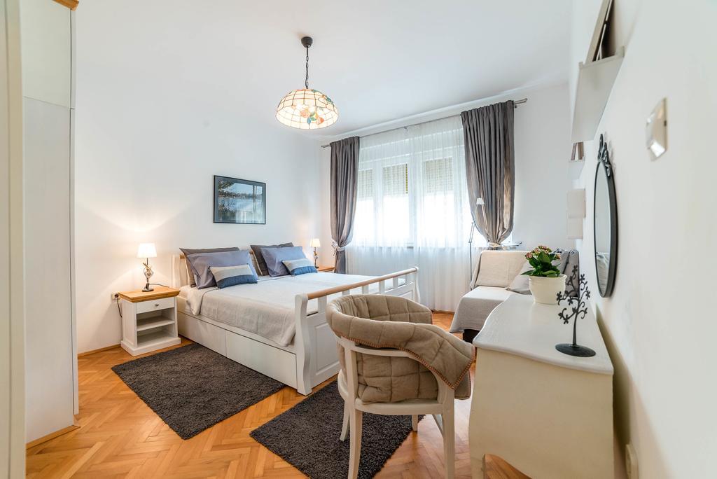 Apartment Aquileia พูลา ภายนอก รูปภาพ